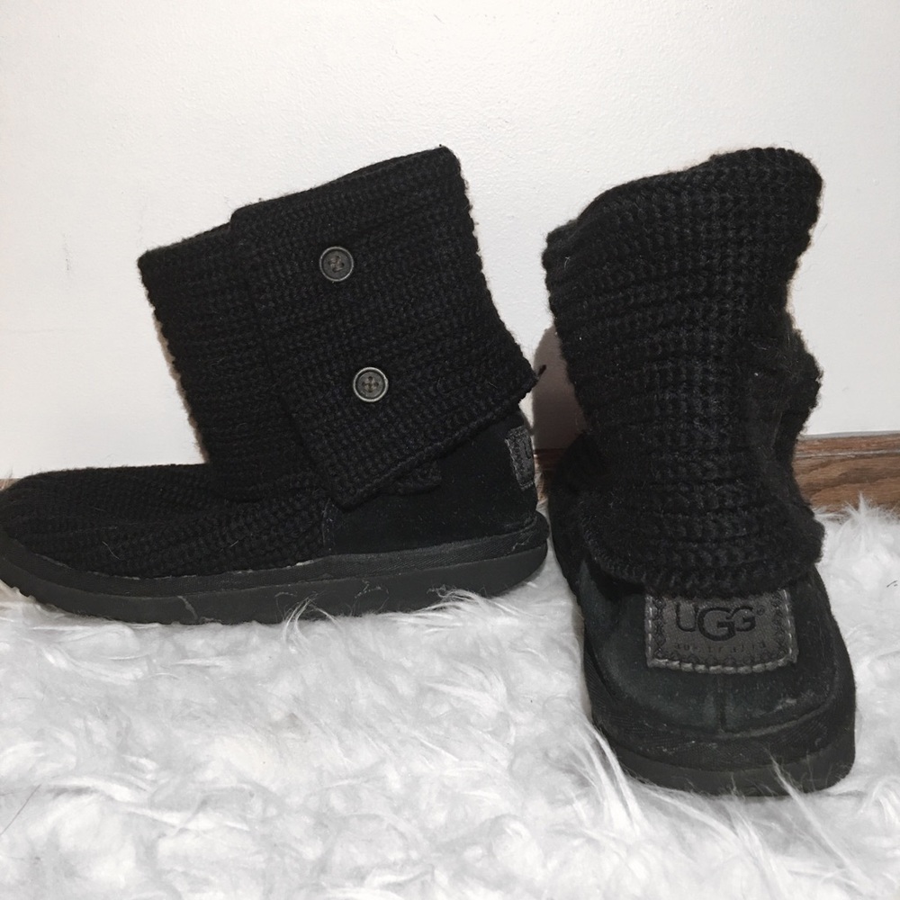 Knitted UGG boots with buttons - Size 6